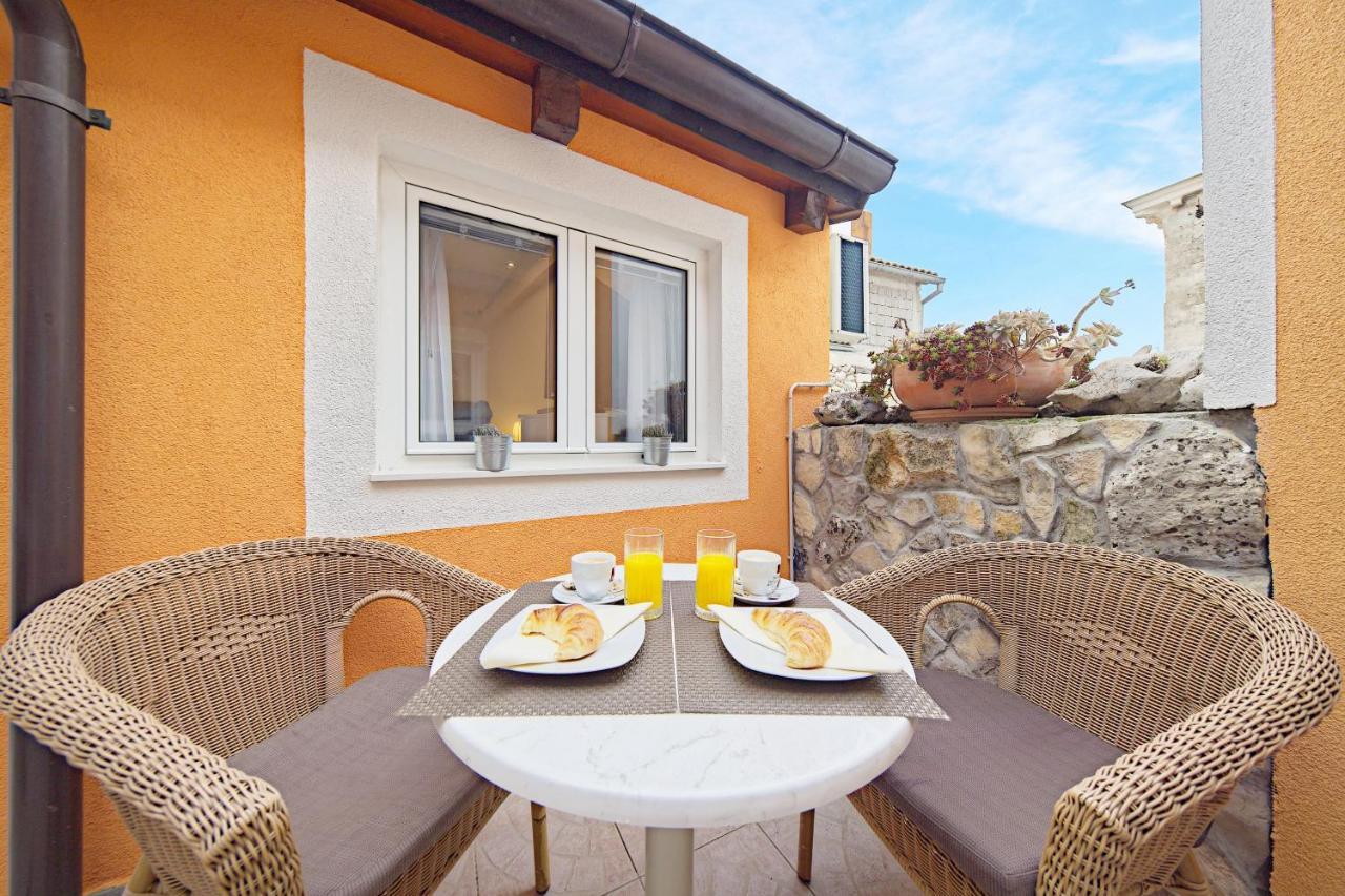 Private Room Niko Skradin Exterior photo